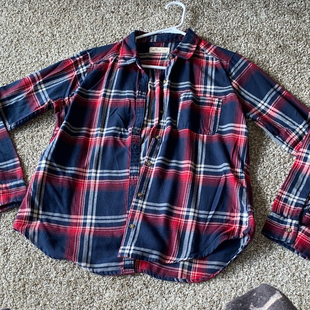 🖤 Hollister Navy and Red Plaid Button-Down Shirt